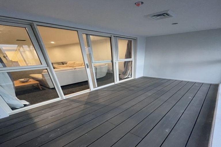 Photo of property in 2b/5 Kent Terrace, Mount Victoria, Wellington, 6011