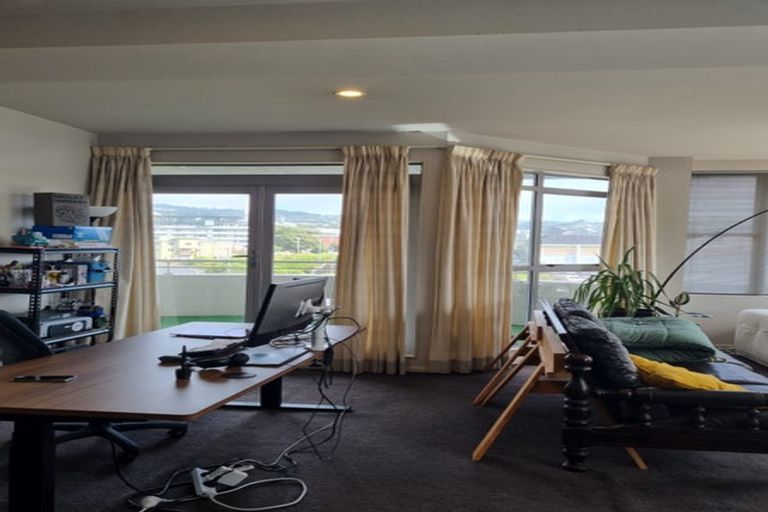Photo of property in Grandstand Apartments, 8/80 Kent Terrace, Mount Victoria, Wellington, 6011