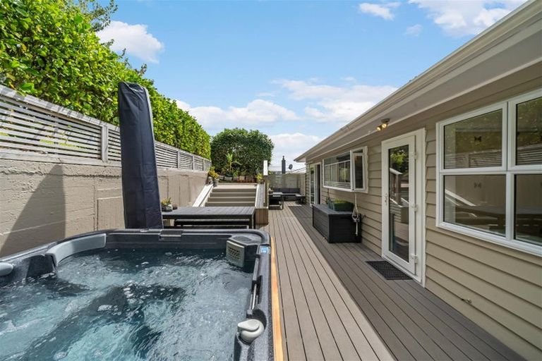 Photo of property in 76 Redwood Avenue, Tawa, Wellington, 5028