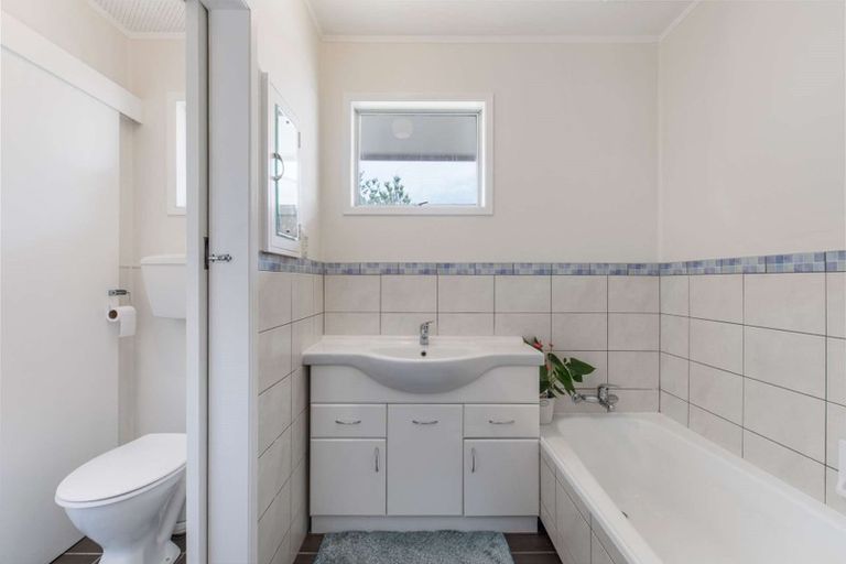 Photo of property in 328 Great South Road, Opaheke, Papakura, 2113