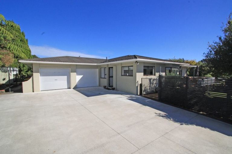 Photo of property in 32 Branch Road, Highlands Park, New Plymouth, 4312