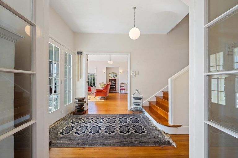 Photo of property in 49 Cashmere Road, Cashmere, Christchurch, 8022