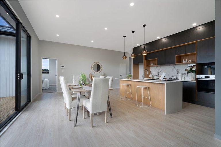 Photo of property in 41 Mcindoe Road, Kumeu, 0810