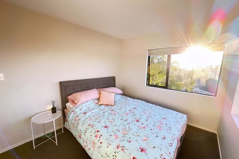 Photo of property in 168 Luckens Road, West Harbour, Auckland, 0618