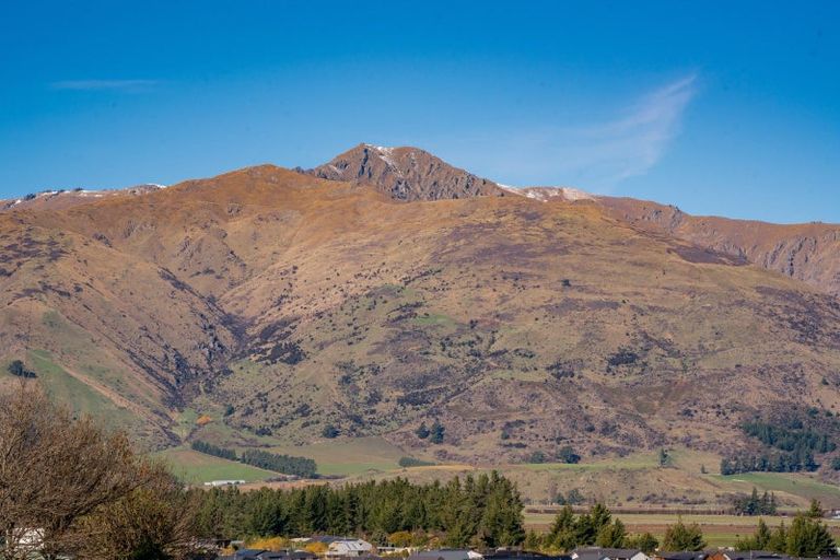 Photo of property in 17 Magpie Place, Lake Hawea, 9382