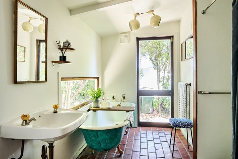 Photo of property in 65 Howard Road, Point Howard, Lower Hutt, 5013