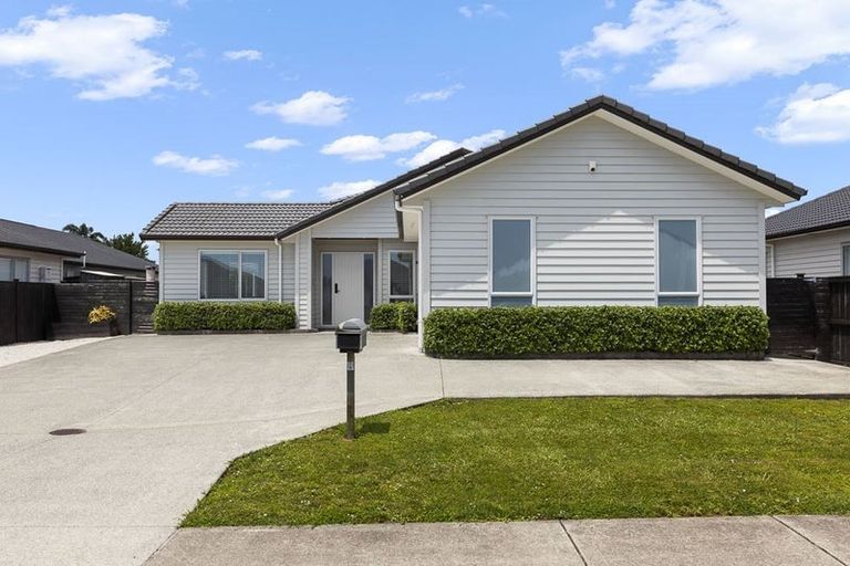 Photo of property in 9 Walter Ruddock Avenue, Kumeu, 0810