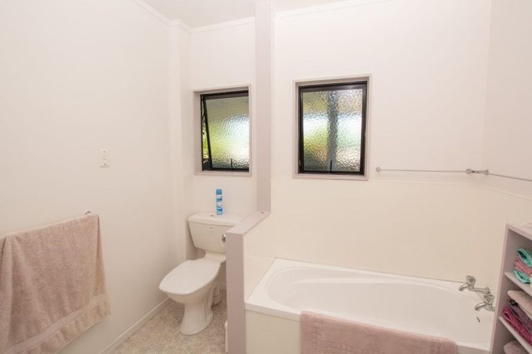 Photo of property in 33b Lyn Grove, Papamoa Beach, Papamoa, 3118