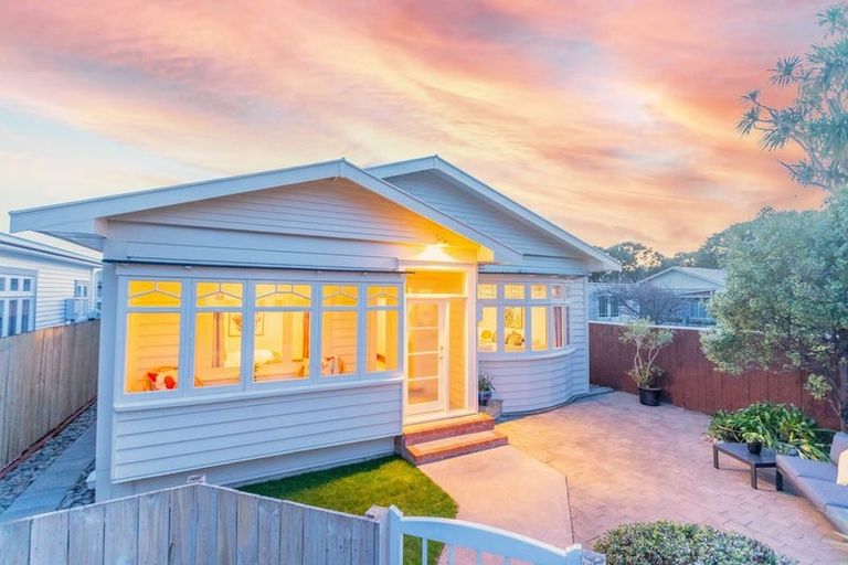 Photo of property in 10a Puriri Street, Miramar, Wellington, 6022