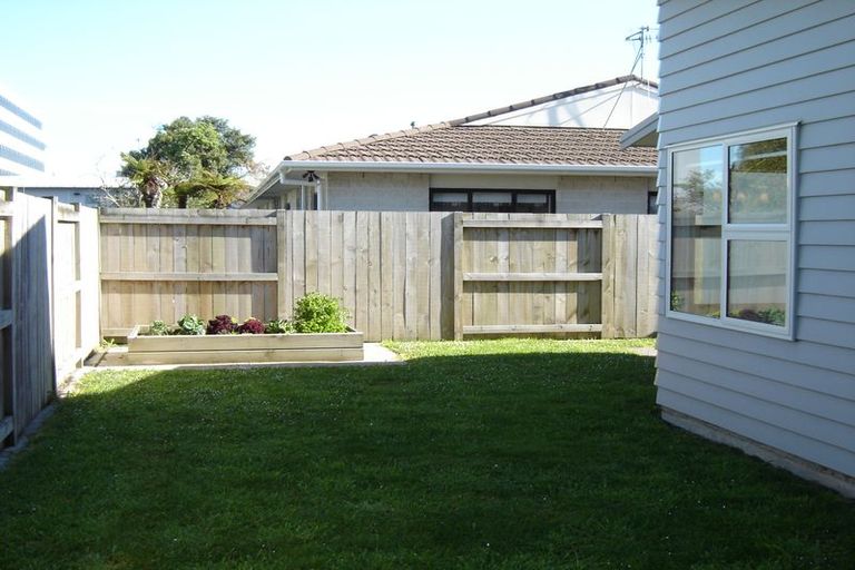 Photo of property in 12 Oxford Street, Hokowhitu, Palmerston North, 4410