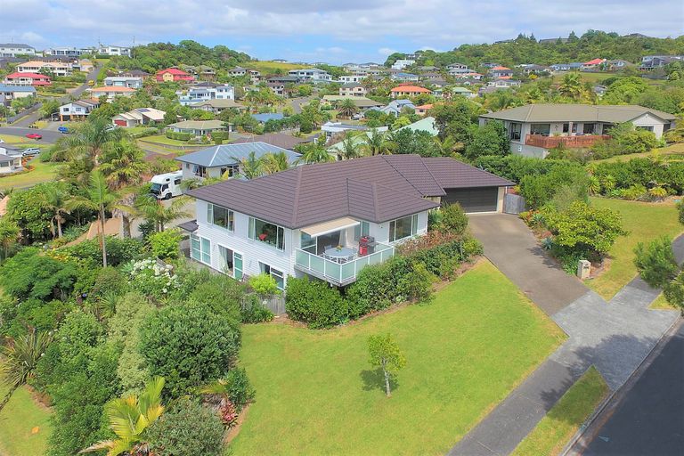 Photo of property in 33 Savoy Road, Orewa, 0931