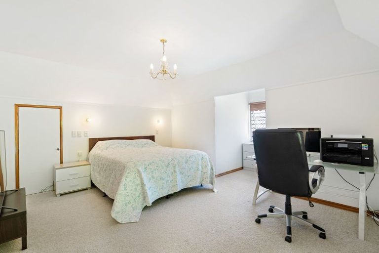 Photo of property in 105 Grassmere Road, Henderson Valley, Auckland, 0612