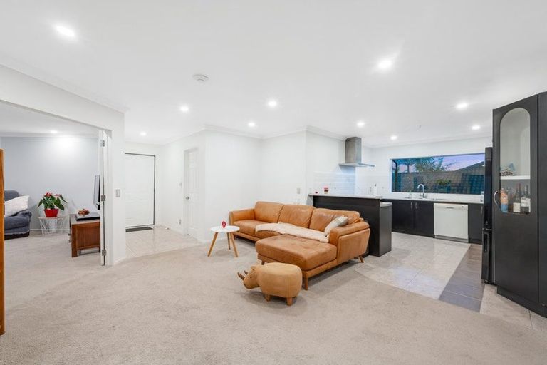 Photo of property in 60 Saralee Drive, Manurewa, Auckland, 2105
