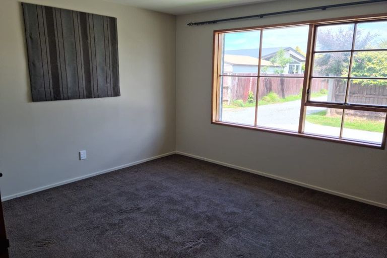 Photo of property in 44 Orrick Crescent, Avondale, Christchurch, 8061