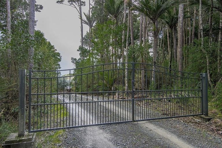 Photo of property in 467 Heatley Road, Whakapirau, Maungaturoto, 0583