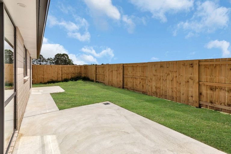 Photo of property in 51 Te Taniwha Road, One Tree Point, 0118
