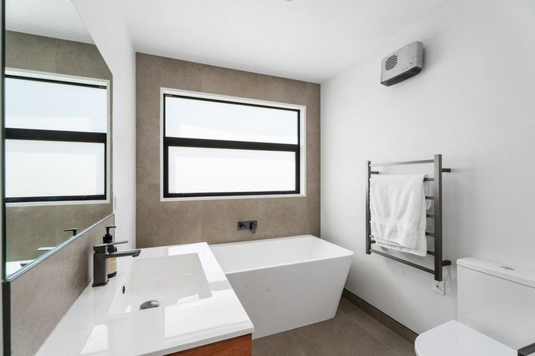 Photo of property in 2 Tuohy Lane, Wanaka, 9305