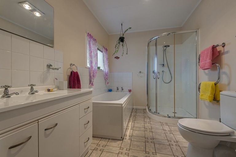 Photo of property in 2 Farmer Street, Sanson, 4817