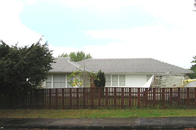 Photo of property in 1 James Scott Place, Te Atatu South, Auckland, 0602