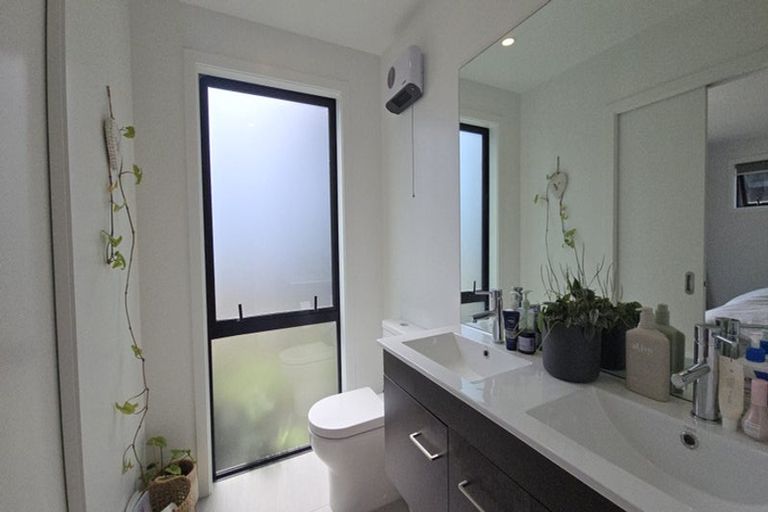 Photo of property in 16 Barn Road, Jacks Point, 9371