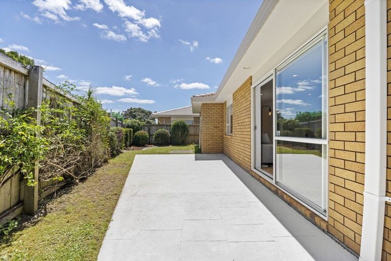 Photo of property in 12 Judd Place, Orewa, 0931