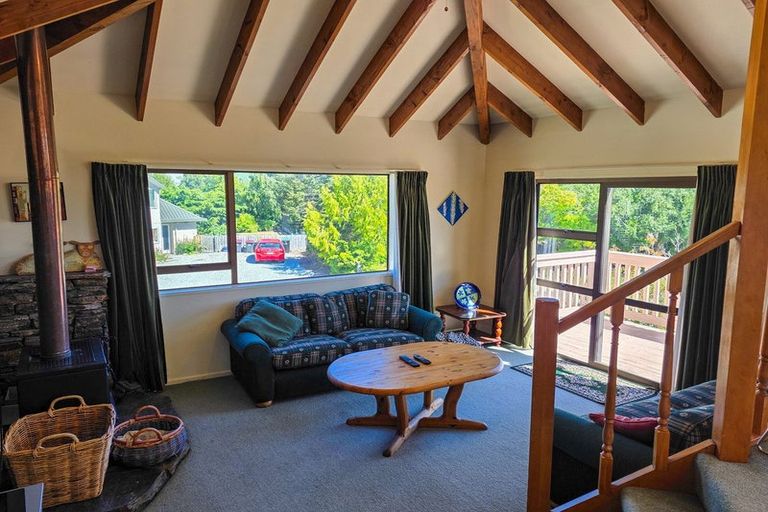 Photo of property in 1 Burnett Place, Lake Tekapo, 7999