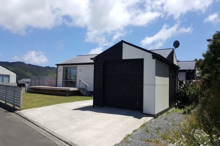 Photo of property in 2 Otonga Heights, Maungaraki, Lower Hutt, 5010