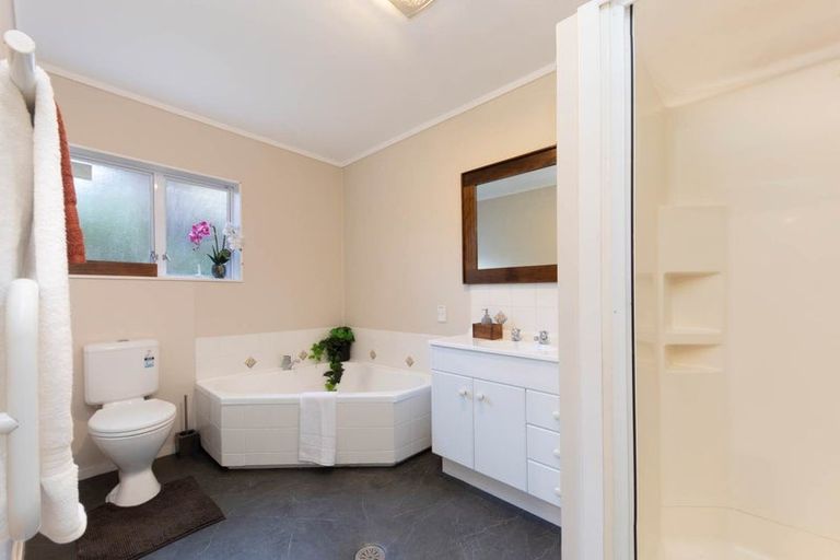 Photo of property in 10 Ryden Place, Glen Eden, Auckland, 0602