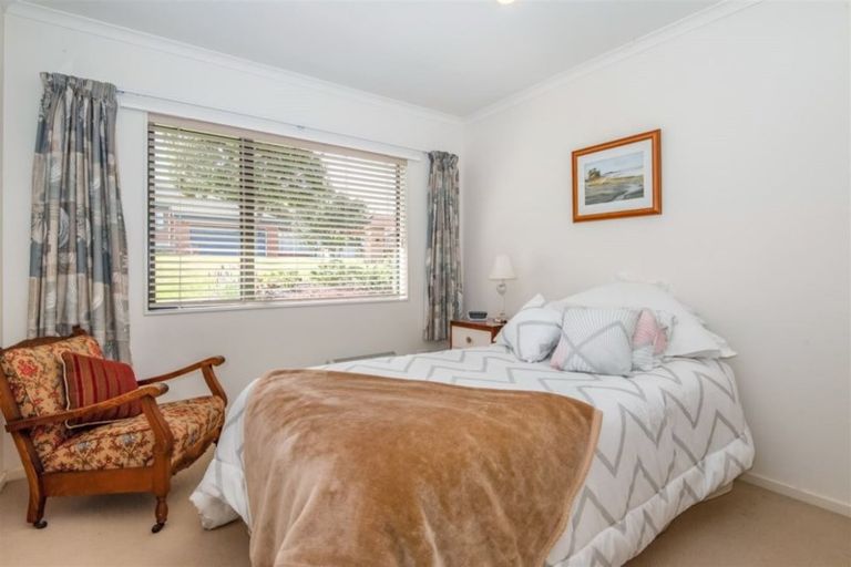 Photo of property in 24 Nimstedt Avenue, Oteha, Auckland, 0632