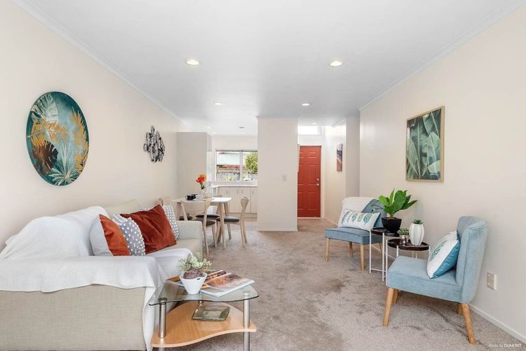 Photo of property in 5/16 Vinograd Drive, Te Atatu Peninsula, Auckland, 0610