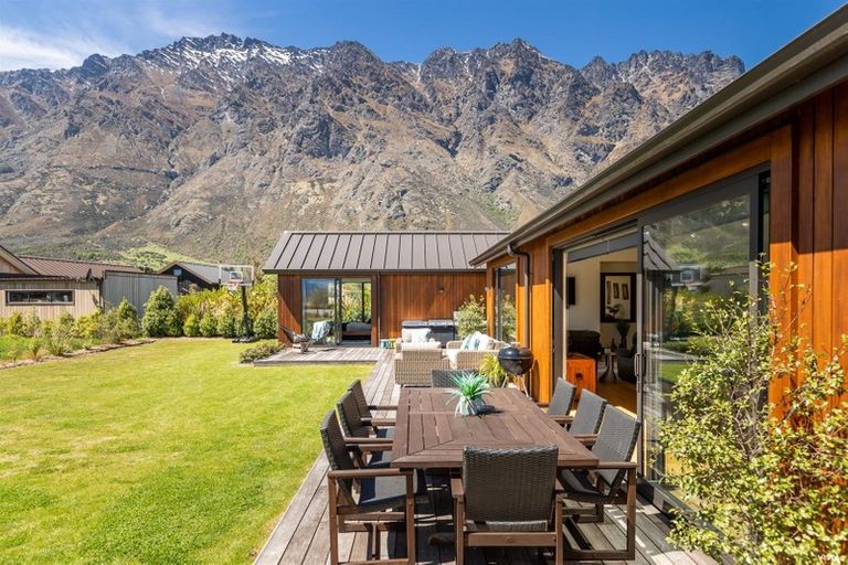 Photo of property in 8 Hovingham Court, Jacks Point, Queenstown, 9371