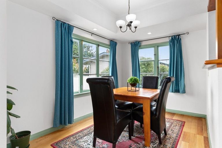 Photo of property in 118 Forest Lake Road, Forest Lake, Hamilton, 3200