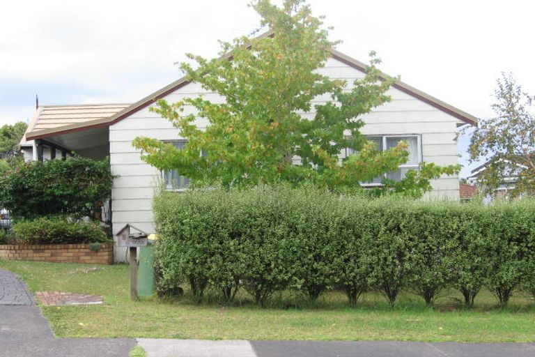 Photo of property in 5 Tetrarch Place, Totara Vale, Auckland, 0629