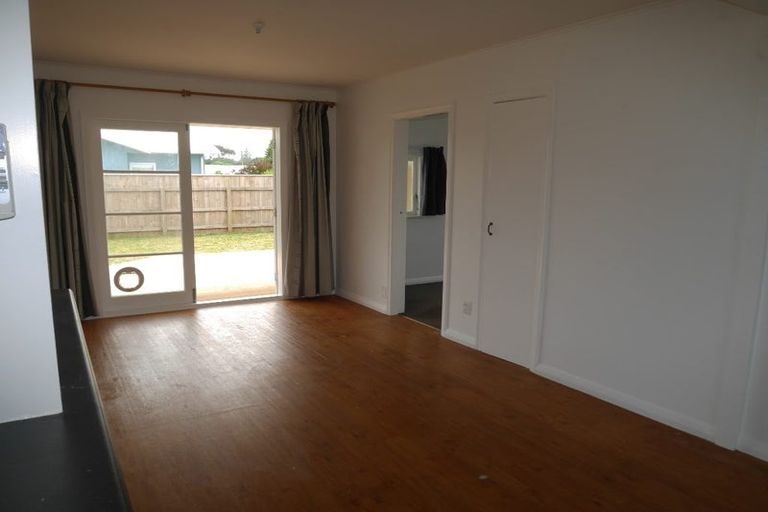 Photo of property in 17 Hemara Street, Waikanae Beach, Waikanae, 5036