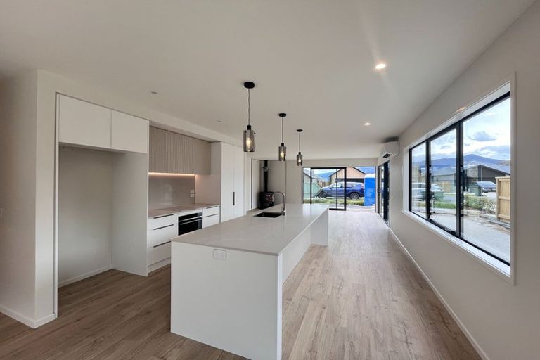 Photo of property in 77 Spur Ridge Rise, Jacks Point, 9371