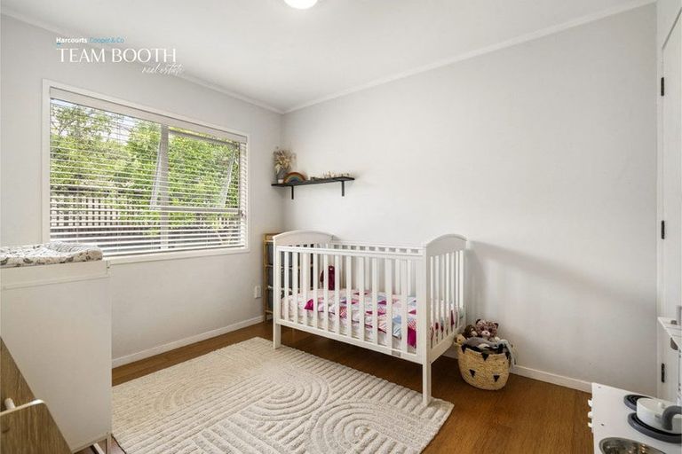 Photo of property in 2/3a Kirrie Avenue, Te Atatu South, Auckland, 0610