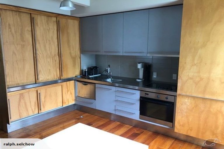 Photo of property in 98 Riddiford Street, Newtown, Wellington, 6021