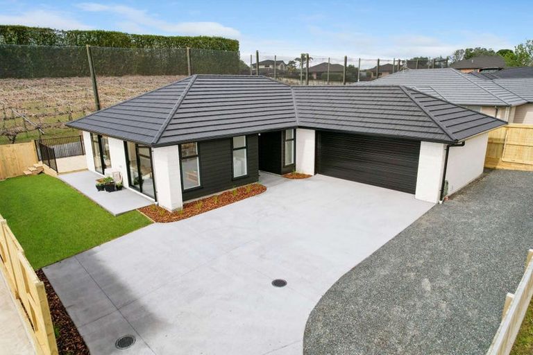 Photo of property in 16 Sam Heywood Place, Pyes Pa, Tauranga, 3112