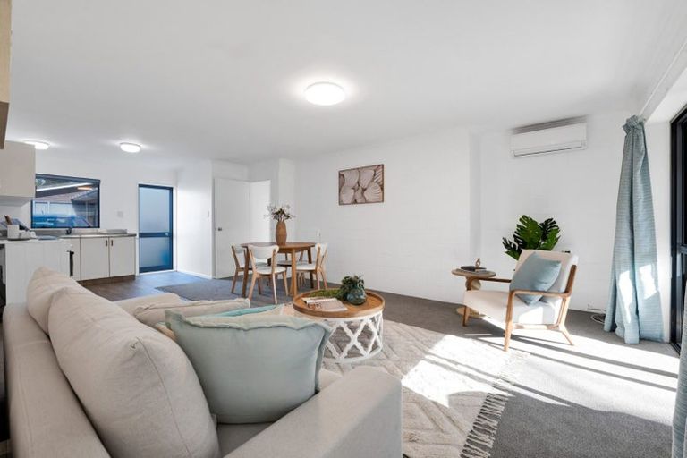 Photo of property in 2/65 Northgate, Strandon, New Plymouth, 4312