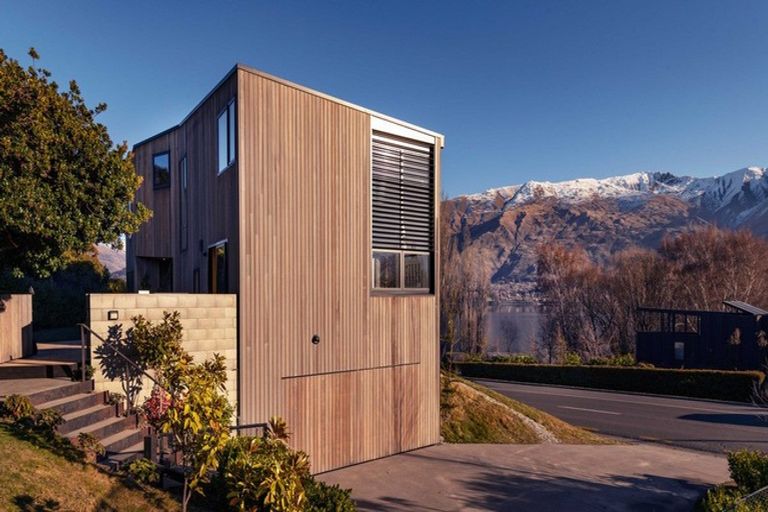 Photo of property in 9 Beacon Point Road, Wanaka, 9305