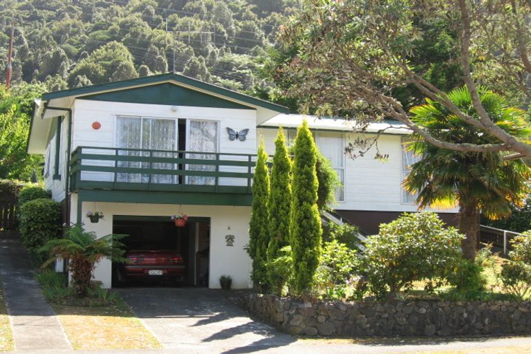 Photo of property in 17 Hartford Crescent, Totara Park, Upper Hutt, 5018