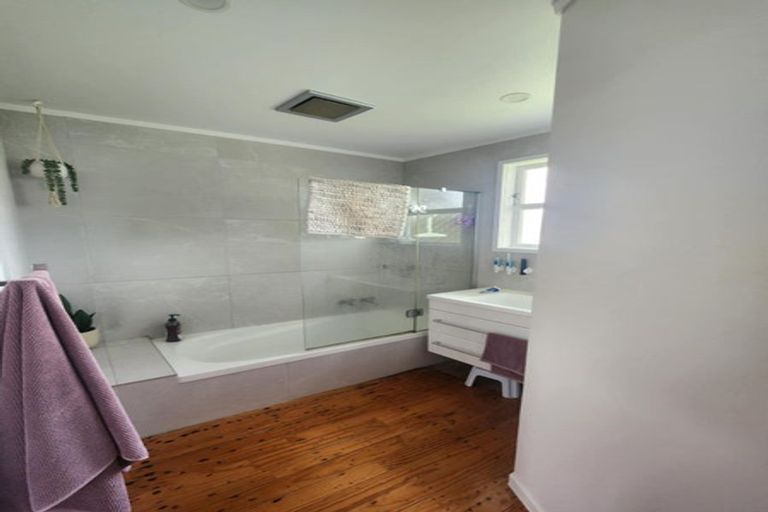 Photo of property in 90 Lauderdale Road, Birkdale, Auckland, 0626