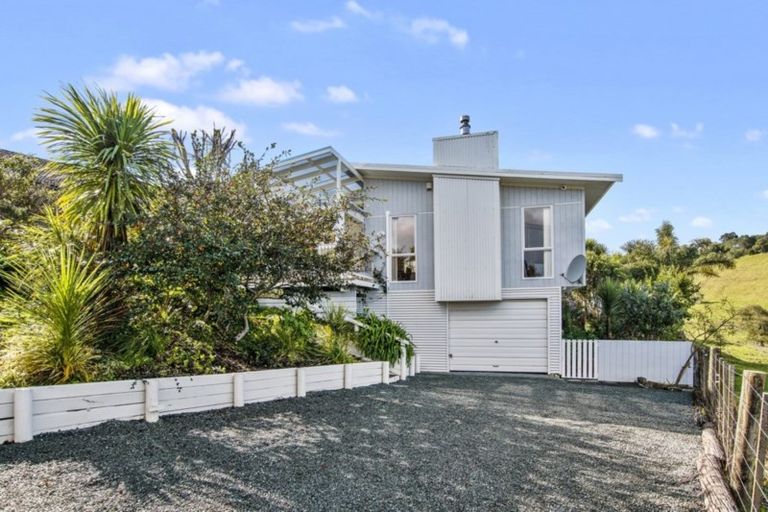 Photo of property in 22 Oxford Street, Whakapirau, Maungaturoto, 0583