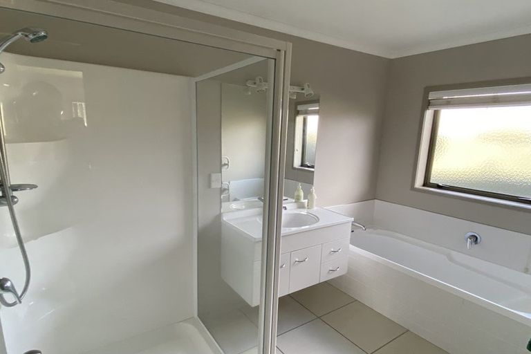 Photo of property in 57 Farringdon Avenue, Rototuna North, Hamilton, 3210