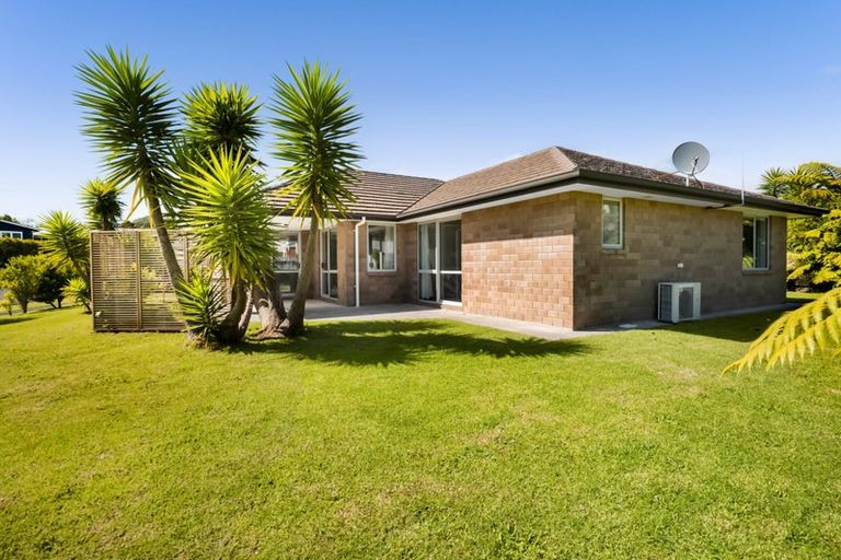 Photo of property in 17 Heta Road, Highlands Park, New Plymouth, 4312