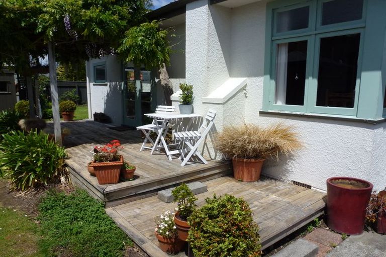 Photo of property in 6 Franklin Avenue, Hokowhitu, Palmerston North, 4410