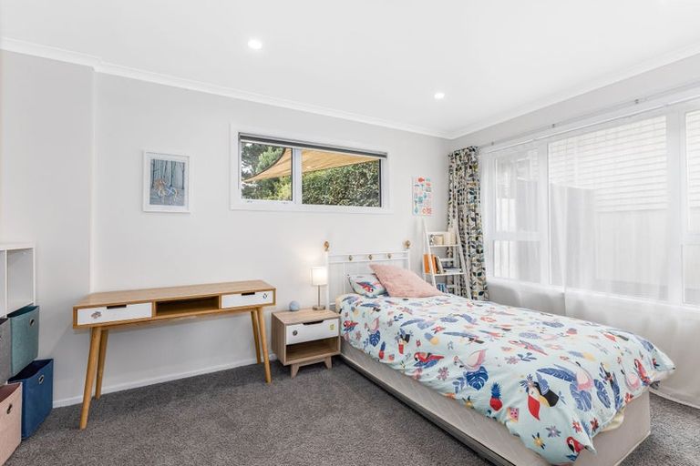 Photo of property in 118 Kahu Road, Paremata, Porirua, 5024