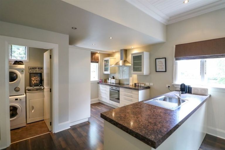 Photo of property in 8 Clifton Terrace, West End, Timaru, 7910