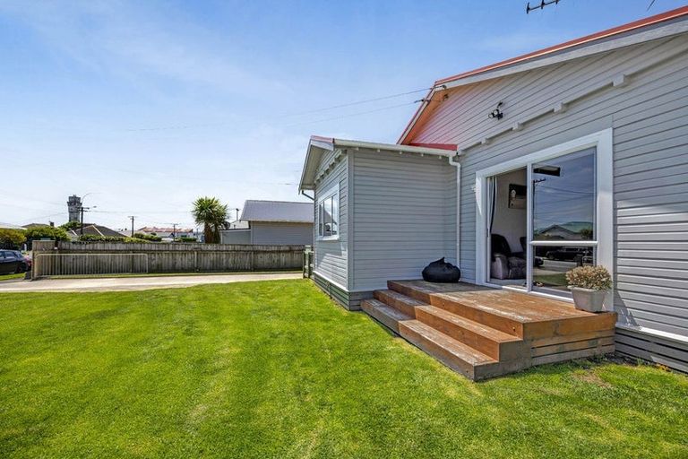 Photo of property in 12 Collins Street, Hawera, 4610