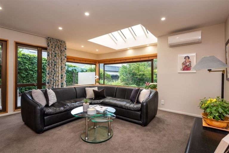 Photo of property in 10 Nehru Place, Cashmere, Christchurch, 8022